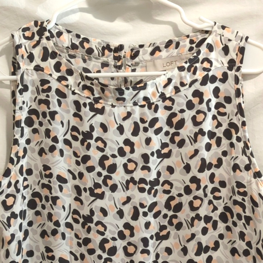 LOFT | Abstract Animal Pattern Sleeveless Blouse Comfort Knit Back Office | S